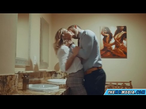 ❤️ Вақте ки як малламуй busty шумо дар як ҳоҷатхона ҷамъиятӣ seduces ❤️❌ Порно босифат дар tg.hentai-for.ru ﹏
